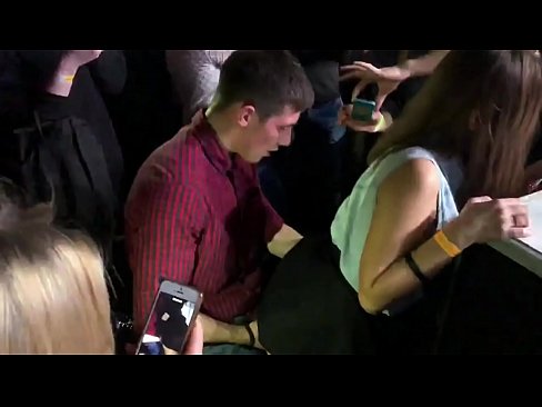 ❤️ Sexe real en una discoteca russa. Noia russa de 18 anys a l'anus i la vagina follada en una discoteca ❤ Vídeo de merda al porno ca.analpics.ru ❌️❤